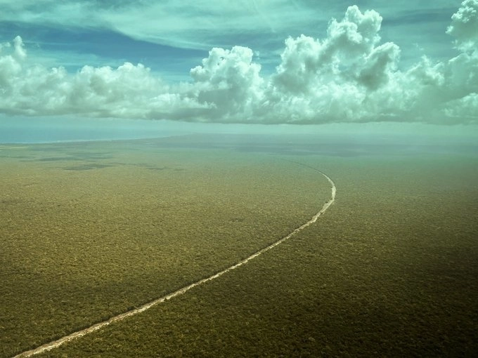 Sobrevuelo sobre el tramo 5 del Tren Maya. Foto del twitter del Presidente