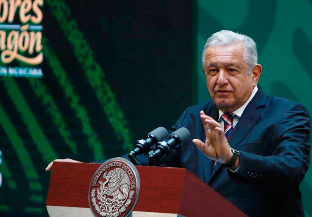 El presidente Andrés Manuel López Obrador durante la conferencia de prensa matutina en el Antiguo Palacio del Ayuntamiento de la Ciudad de México. Foto Guillermo Sologuren