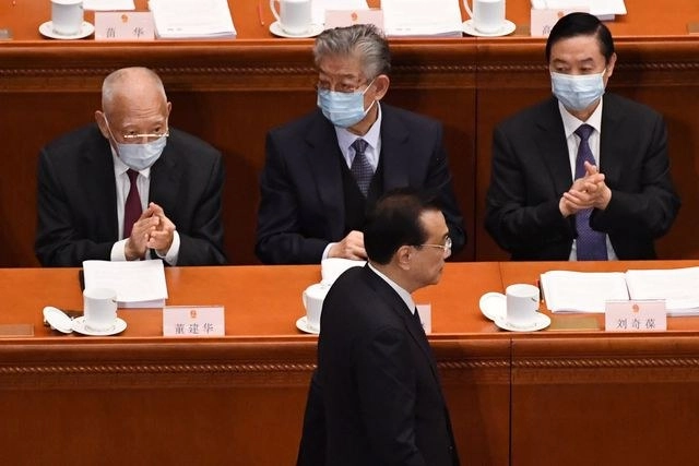 El primer ministro, Li Keqiang, abrió la sesión legislativa anual que buscará reforzar el control de Pekín sobre Hong Kong. Foto Afp 