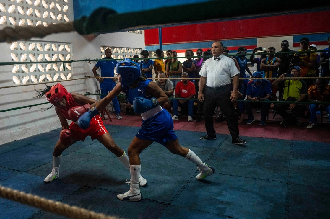 Peleadoras cubanas en su debut oficial en el ring. Foto Ap