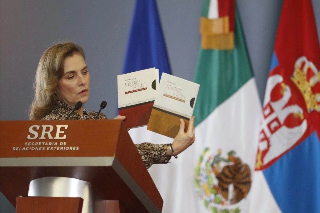 La investigadora Beatriz Gutiérrez Müller incluyó en su colección internacional 'Resonancias sin Fronteras', obras de la chiapaneca Rosario Castellanos. Foto @SRE_mx