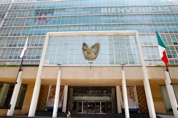 Sede central del IMSS en CDMX. Foto Roberto García / Archivo