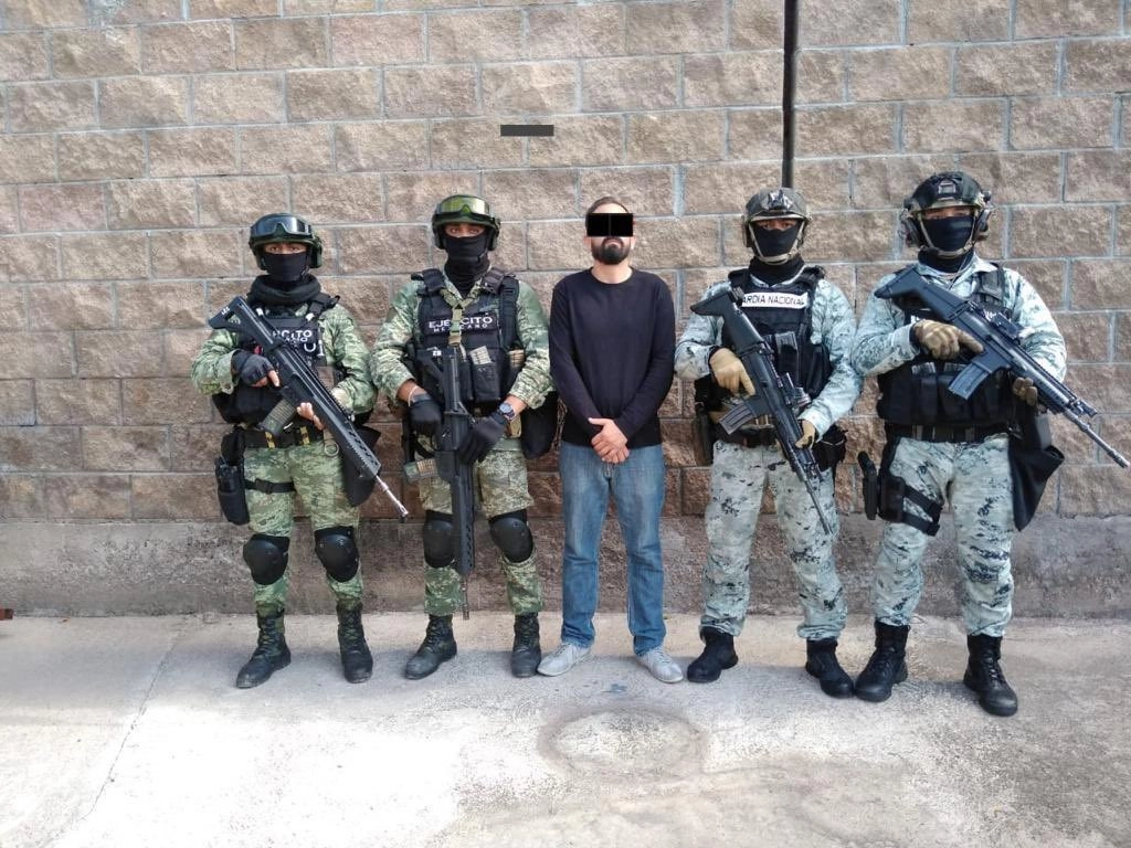 José de Jesús ‘N’, presunto integrante del grupo delictivo de ‘Los Mezcales’ fue detenido en Aguascalientes. Foto tomada del Twitter de @indira_vizcaino