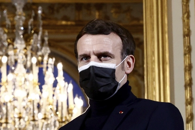 El presidente francés, Emmanuel Macron, mandó sus "mejores deseos" al recién investido Joe Biden. Foto Ap 