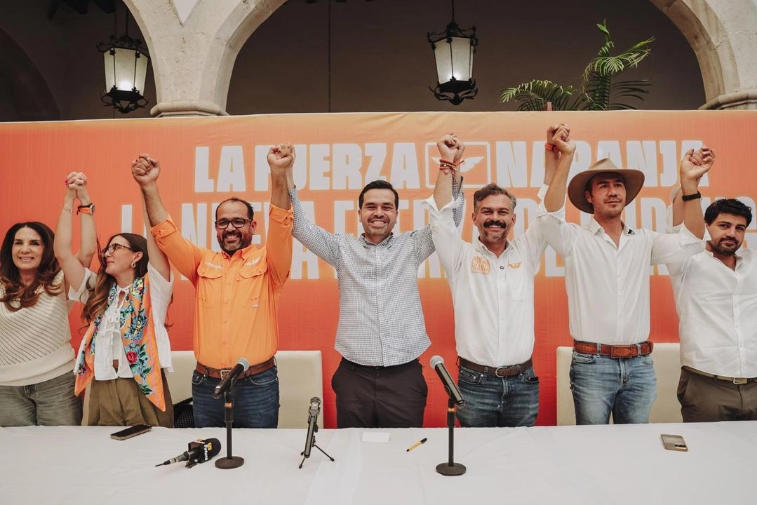 Jorge Álvarez Máynez celebró con militantes de MC los resultados electorales en Durango. Foto 