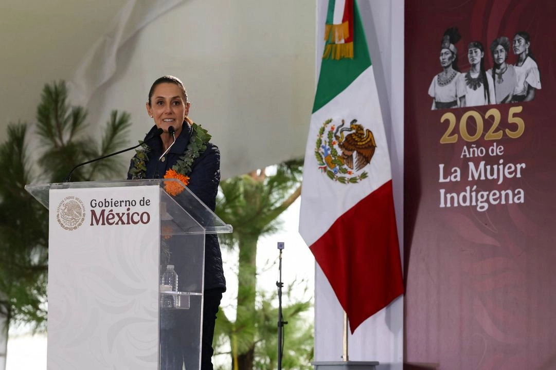 Sheinbaum destacó que este acto representa un parteaguas en la forma en que el Estado reconoce a los pueblos indígenas, ahora como sujetos de derecho público, con personalidad jurídica y patrimonio propio. Foto