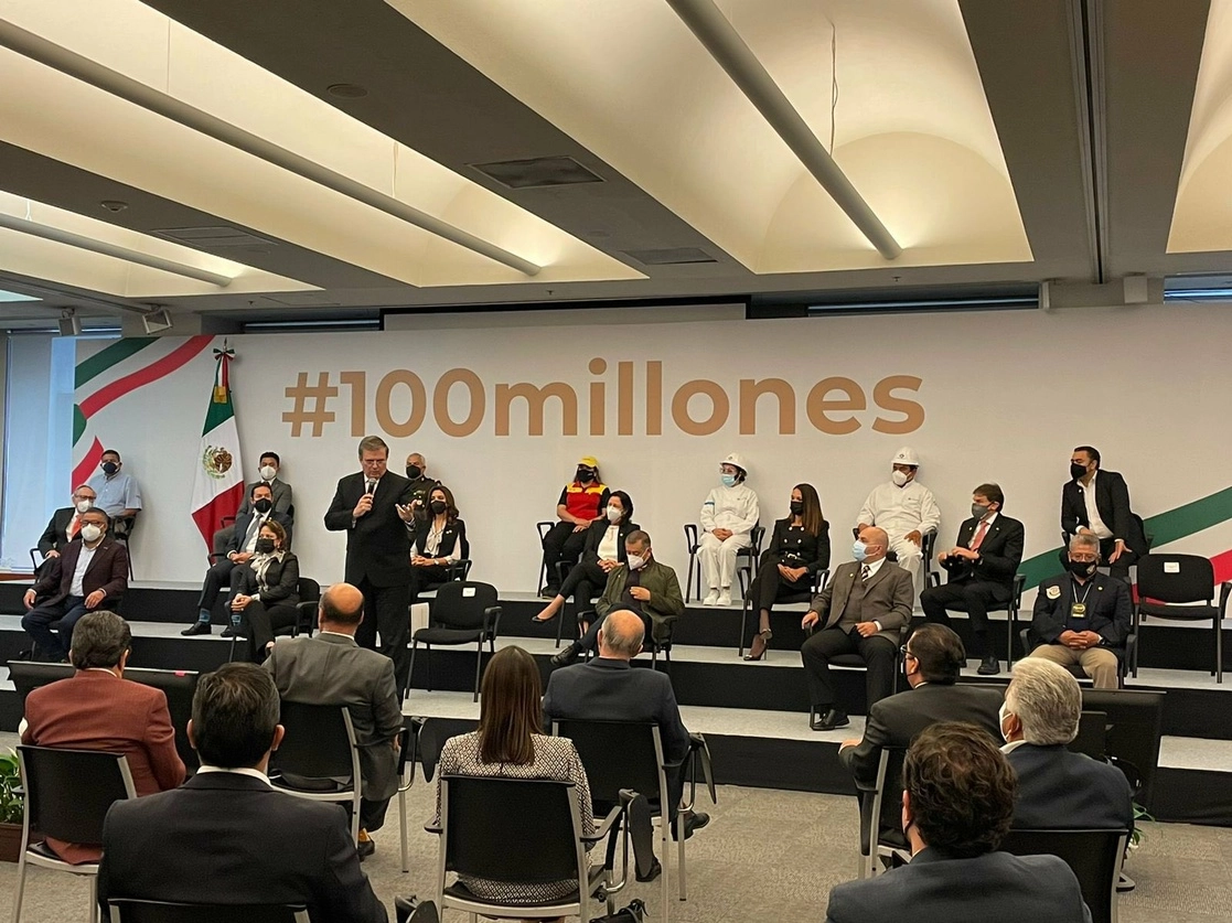 El canciller Marcelo Ebrard (c) durante la ceremonia. Foto tomada de la cuenta de Twitter @SRE_mx