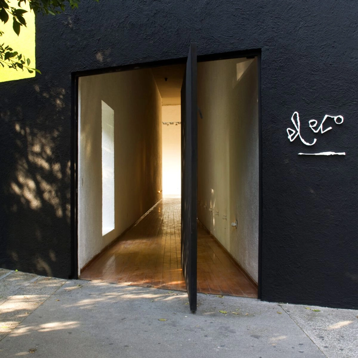 Fachada principal del Museo Experimental el Eco. Foto 