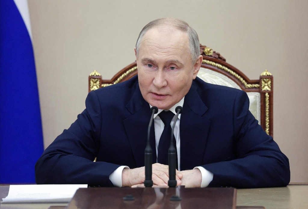 Vladimir Putin celebrates advances of the Russian military in Kharkiv