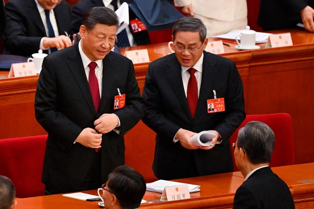Ante la presencia del presidente, Xi Jinping, que asirio en su calidad de asambleísta, Li indicó que también se fijó para este año en 3 por ciento la meta de déficit. Foto Afp