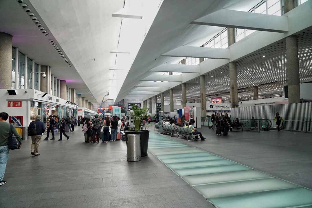 El GACM y ASA celebraron 60 años de servicios aeroportuarios en México con una exposición fotográfica en la Termina 1 del AICM. Foto 