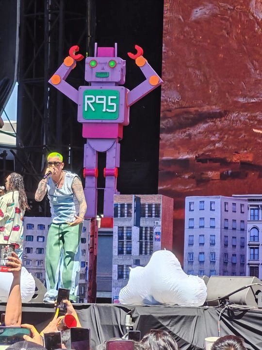 Robot 95 durante su presentación en el Vive Latino 2025. 