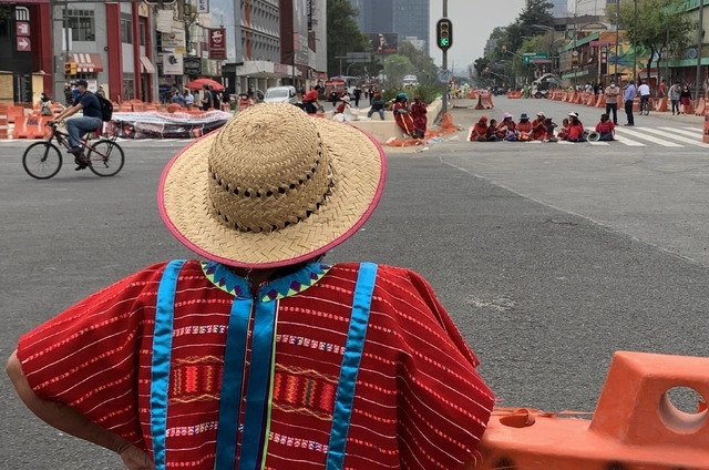 El Eje Lázaro Cárdenas estuvo bloqueado por más de un mes por un grupo de habitantes de Tierra Blanca, Oaxaca, lo que afectaba a unos cinco mil comercios. Foto Alfredo Domínguez / Archivo 