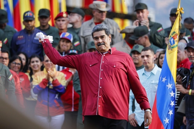 El jefe de Estado también resaltó el papel de la Fuerza Armada Nacional Bolivariana en la retoma del Palacio presidencial y el rescate del presidente Chávez al poder. Foto Ap
