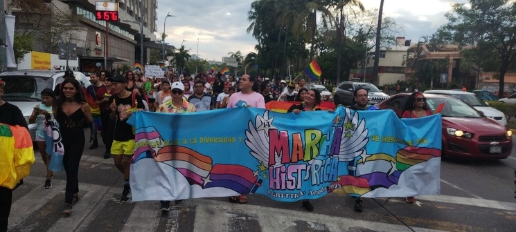 Parte del contingente en Acapulco, Guerrero. Foto Héctor Briseño