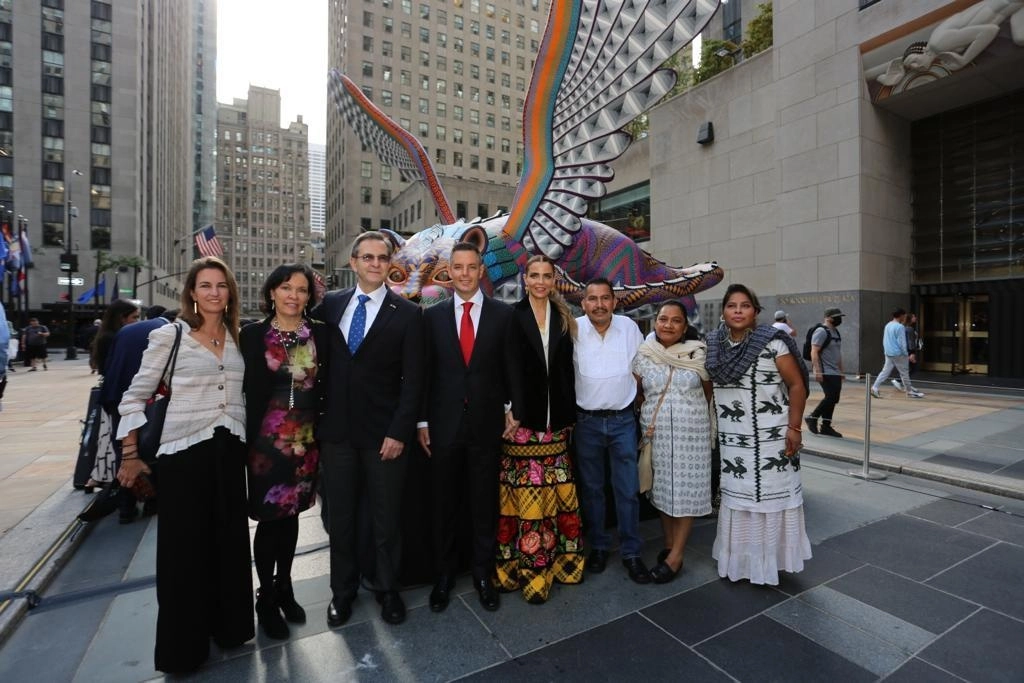 Autoridades de México y EU durante el inicio de los festejos en Nueva York. Foto La Jornada