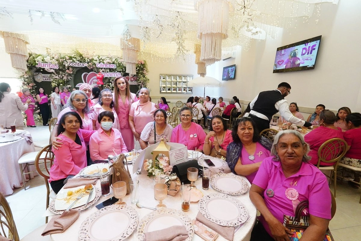 El DIF de Nuevo Laredo, Tamaulipas reconoció a 100 mujeres sobrevivientes de cáncer de mama, quienes son un ejemplo de resiliencia y valentía. Foto 