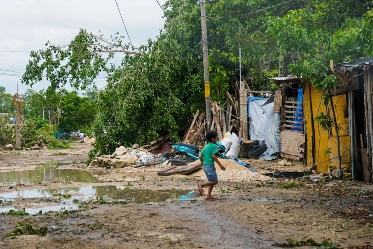 Una de las zonas marginadas en el municipio de Tulum, en Quintana Roo, donde las casas tienen techos de láminas, calles sin pavimentar y sus habitantes son originarios de otros estados como Chiapas y Yucatán, el 3 de julio de 2024. Foto