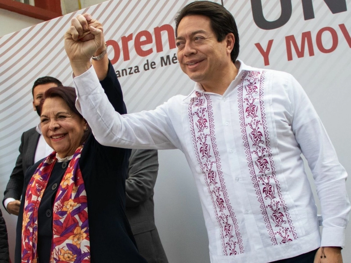 Durante el momento del anuncio de la candidatura de Morena a la gubernatura de Querétaro. A la izquierda de Celia Maya, el dirigente nacional, Mario Delgado.Foto Cuartoscuro