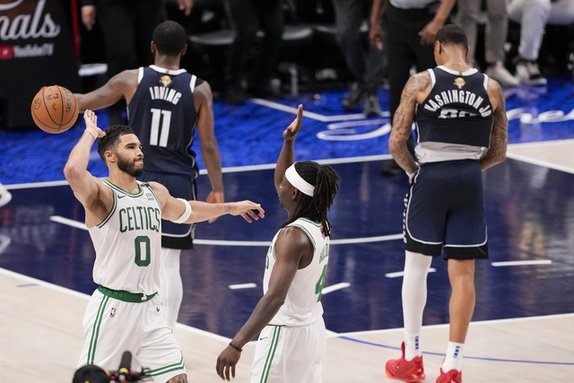 Aunque los Mavericks se fueron con la ventaja al segundo cuarto, los Celtics recuperaron el control del partido a partir de la segunda mitad. Foto Ap