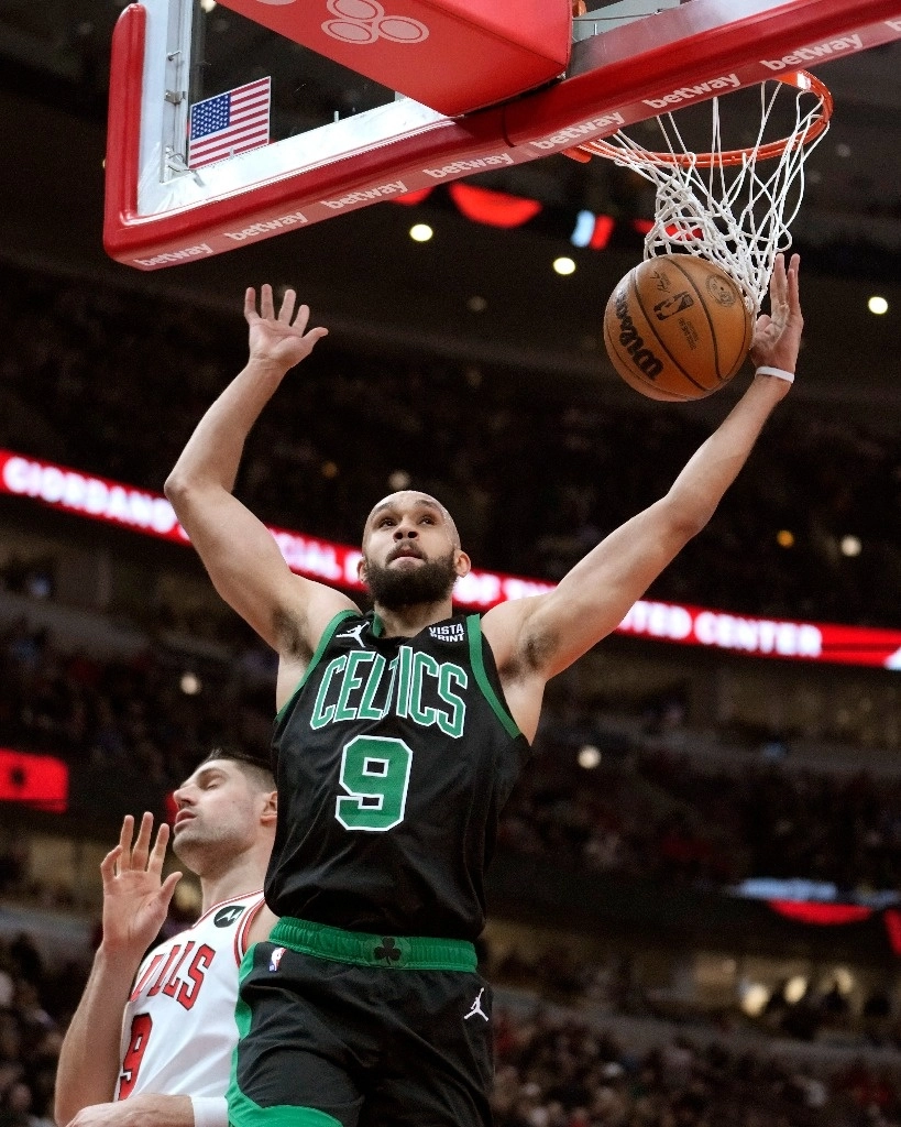 Derrick White aportó 28 puntos en la victoria de los Celtics sobre Chicago. Foto Ap.