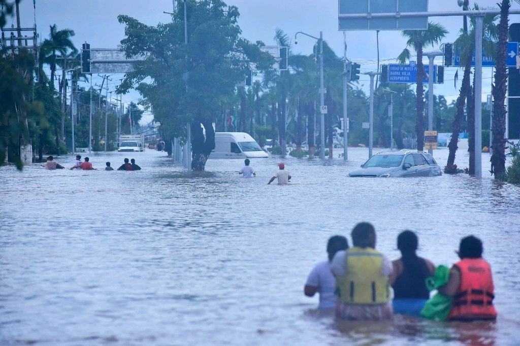Inundaciones en Zona Diamante de Acapulco tras el paso del huracán 'John'. Foto Carlos Alberto Carbajal / Cuartoscuro / La Jornada