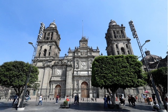 Perspectiva de la Catedral Metropolitana en el Centro Histórico de la CDMX. Foto Roberto García