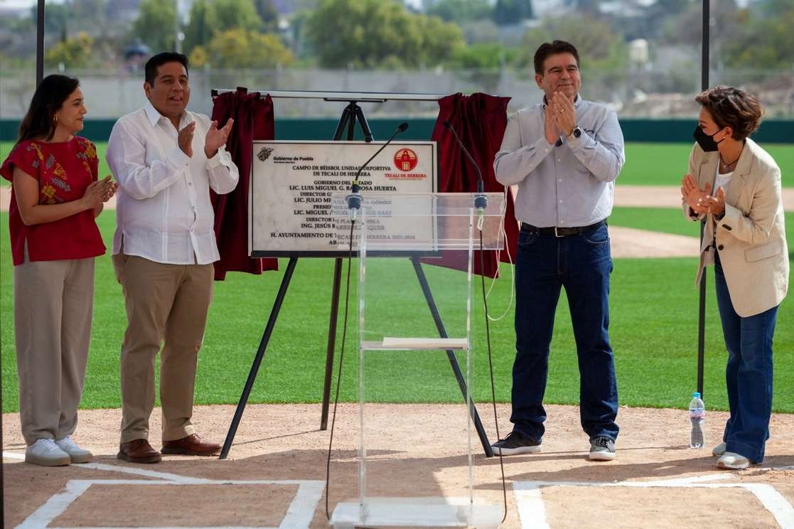 Cemex inauguró en Tecali, Puebla un estadio de beisbol que usarán 11 equipo de la entidad. Foto Cortesía