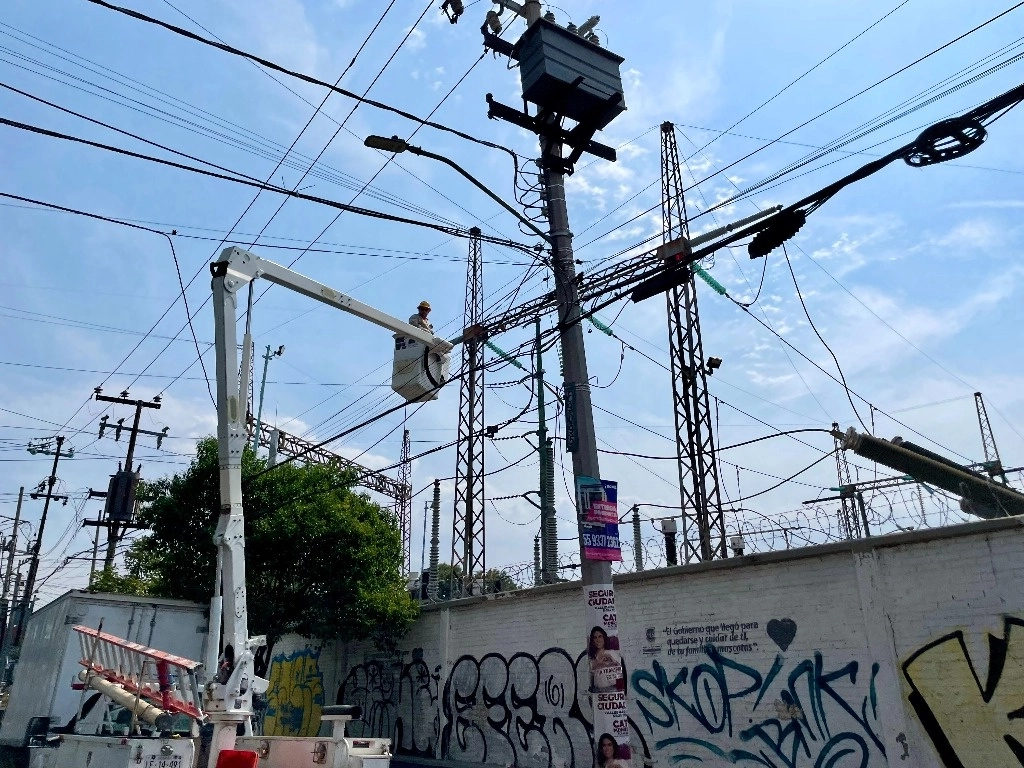 El sistema eléctrico fue declarado en alerta en dos ocasiones por la mañana del sábado por el Centro Nacional de Control de Energía, lo cual ocurre después de que reportó dos emergencias un día antes. La imagen, del 15 de abril de 2024. Foto Roberto García Ortiz
