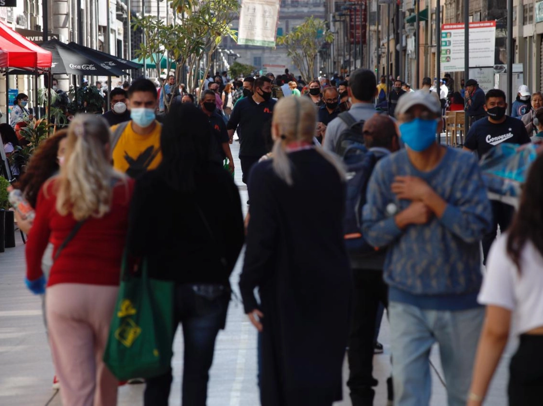 En las calles de la Ciudad de México durante el semáforo rojo debido al alto número de contagios por Covid-19, el 25 de enero de 2021. Foto Cristina Rodríguez
