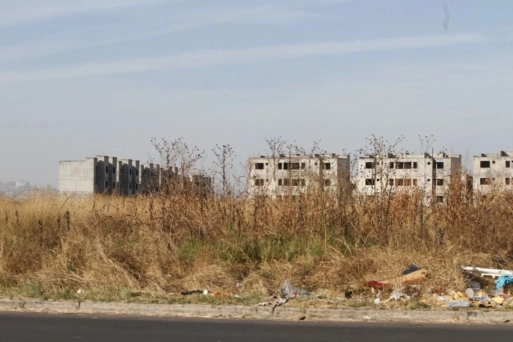 El diagnóstico que realizan los llamados “servidores de la nación” permitirá saber si la mejor salida para los habitantes es una restructuración del crédito, un esquema de arrendamiento social con opción a compra o incluso la rehabilitación de los inmuebles dañados. 