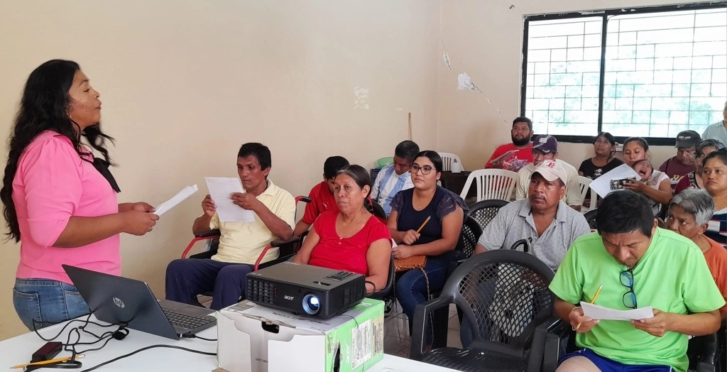 Cuatro profesionales de la salud atienden a la población que acude al “Centro de Atención Emocional y Adicciones, Sanando Tu Ser”, en el municipio guerrerense de Eduardo Neri. Foto Tomada de https://www.facebook.com/profile.php?id=100075796347693 / Archivo
