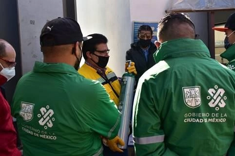 En el Centro de llenado de Oxígeno Medicinal, ubicado en la sala de armas de la Ciudad Deportiva Magdalena Mixhuca, se podrán realizar hasta 400 recargas gratuitas de cilindros portátiles por día, el 18 de febrero de 2021. Foto cortesía Grupo Infra