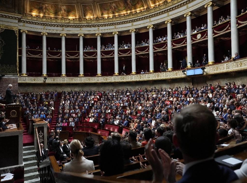 
Laurent Wauquiez, jefe del antiguo grupo de Los Republicanos en la Asamblea Nacional, rebautizado como Derecha Republicana, dijo el lunes que es necesario un pacto si Francia quiere escapar del purgatorio de un Parlamento dividido. Foto Ap