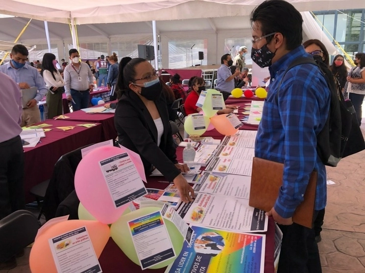 Feria del empleo en la alcaldía Iztacalco, en la Ciudad de México. Foto Luis Castillo / Archivo
