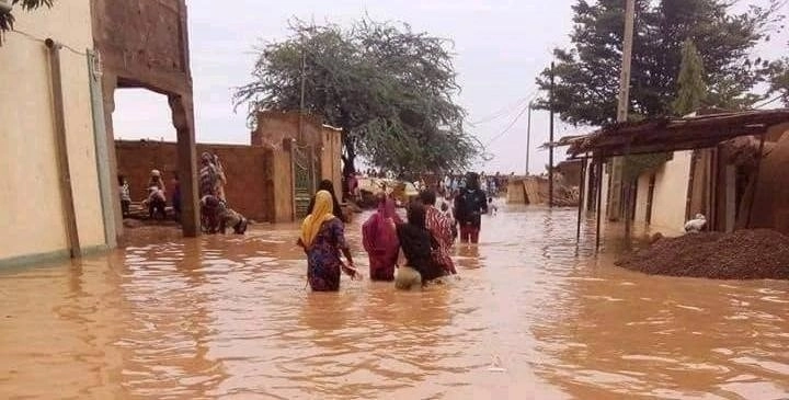 En el momento de la evacuación de reclusos a una instalación segura registraron la falta de los presos. Foto @cuba_nigerchad