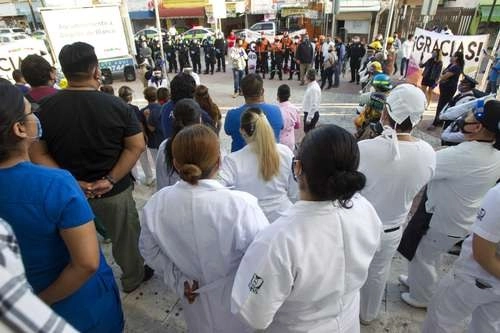 Médicos realizaron un homenaje a trabajadores de la Clínica 4 del Seguro Social en Nuevo León que atendieron a pacientes con Covid-19, el 20 de junio de 2020. Foto Cuartoscuro