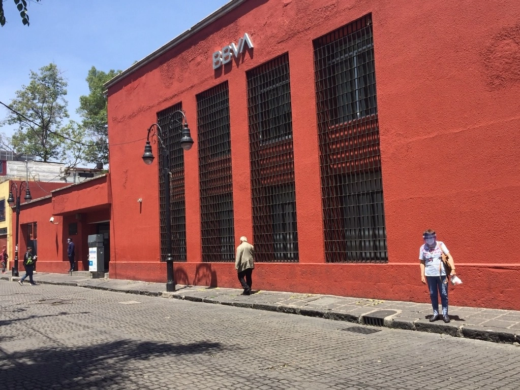 Sucursal del banco BBVA en Coyoacán, Ciudad de México. Foto Cristina Rodríguez / Archivo