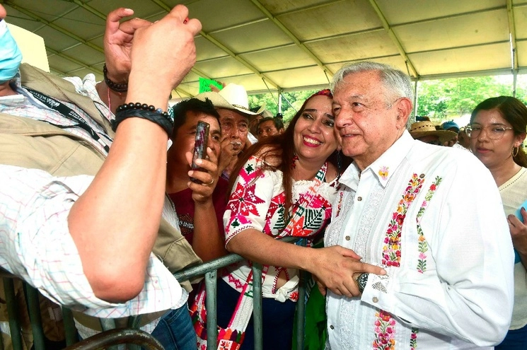 El presidente López Obrador fue ayer a Tamazunchale, San Luis Potosí. Foto Presidencia