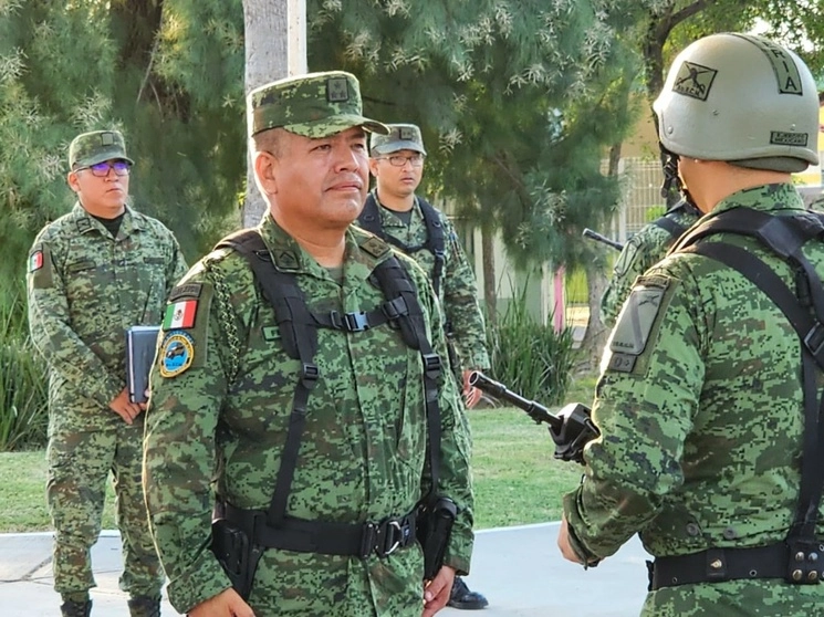 Isaac Edmundo Alvarado Ferreti, nuevo comandante del 16 Regimiento de Caballería Motorizado de Nuevo Laredo, Tamaulipas, sustituye a Héctor Aldape Gallegos, acusado de estar involucrado en la ‘ejecución’ de 10 civiles. Foto ‘La Jornada’