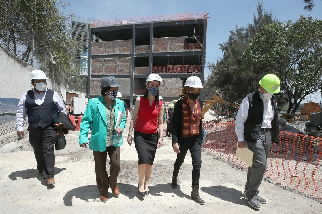 La jefa de Gobierno, Claudia Sheimbaum, supervisó ayer el avance en la construcción de un plantel del Instituto de Educación Media Superior en la alcaldia Álvaro Obregón. Foto José Antonio López