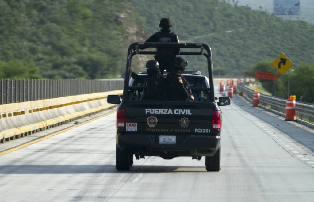 Policía Fuerza Civil en un operativo en la carretera Monterrey-Nuevo Laredo. Foto Cuartoscuro / Archivo