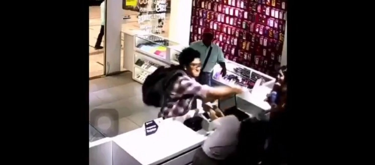 Captura de pantalla del video de la agresión.