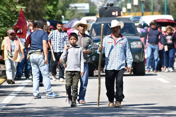 Un menor de Guerrero en una protesta donde solicitaban profesores en sus escuelas. Foto Cuartoscuro/ archivo