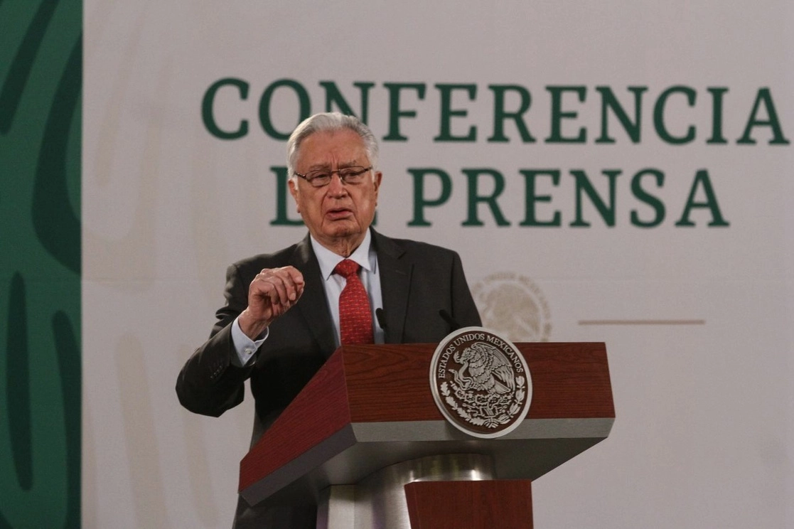 En imagen de archivo, Manuel Bartlett Díaz, director general de la Comisión Federal de Electricidad, durante la conferencia de prensa matutina en Palacio Nacional. Foto Cuartoscuro