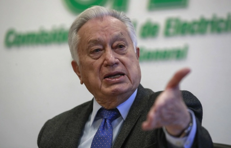 Al concluir la actual administración federal, la CFE será "indestructible" porque se evitó su desaparición y ha contribuido a la justicia social al mantener por debajo de la inflación las tarifas eléctricas, dijo el director general, Manuel Bartlett. Foto Víctor Camacho / Archivo