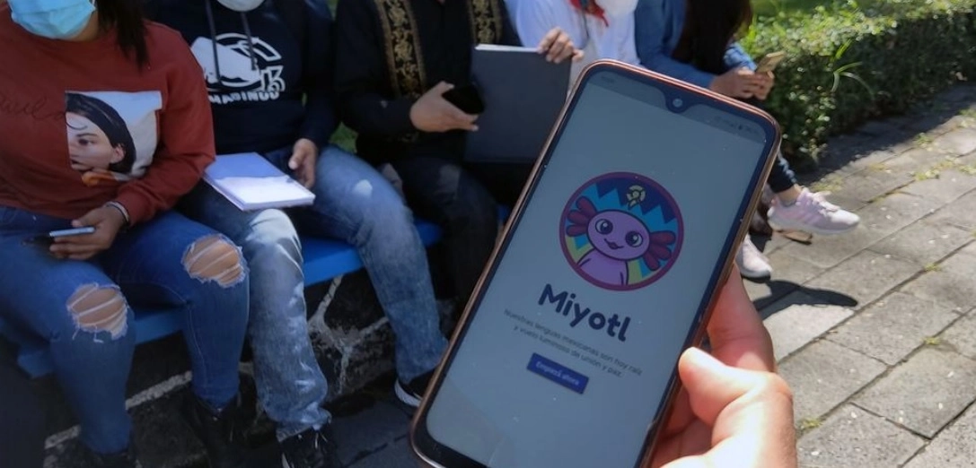 Con la aplicación Miyotl para dispositivos móviles se podrán aprender 20 mil palabras de 25 lenguas originarias de México. Foto Centro de Información de la ONU
