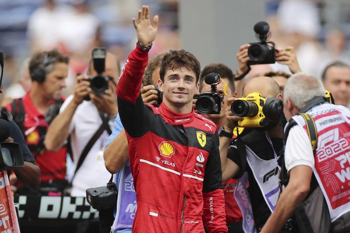 El piloto monagesco, Charles Leclerc, tras conseguir la posición de honor ante su público, en el Circuito de Mónaco. Foto Ap