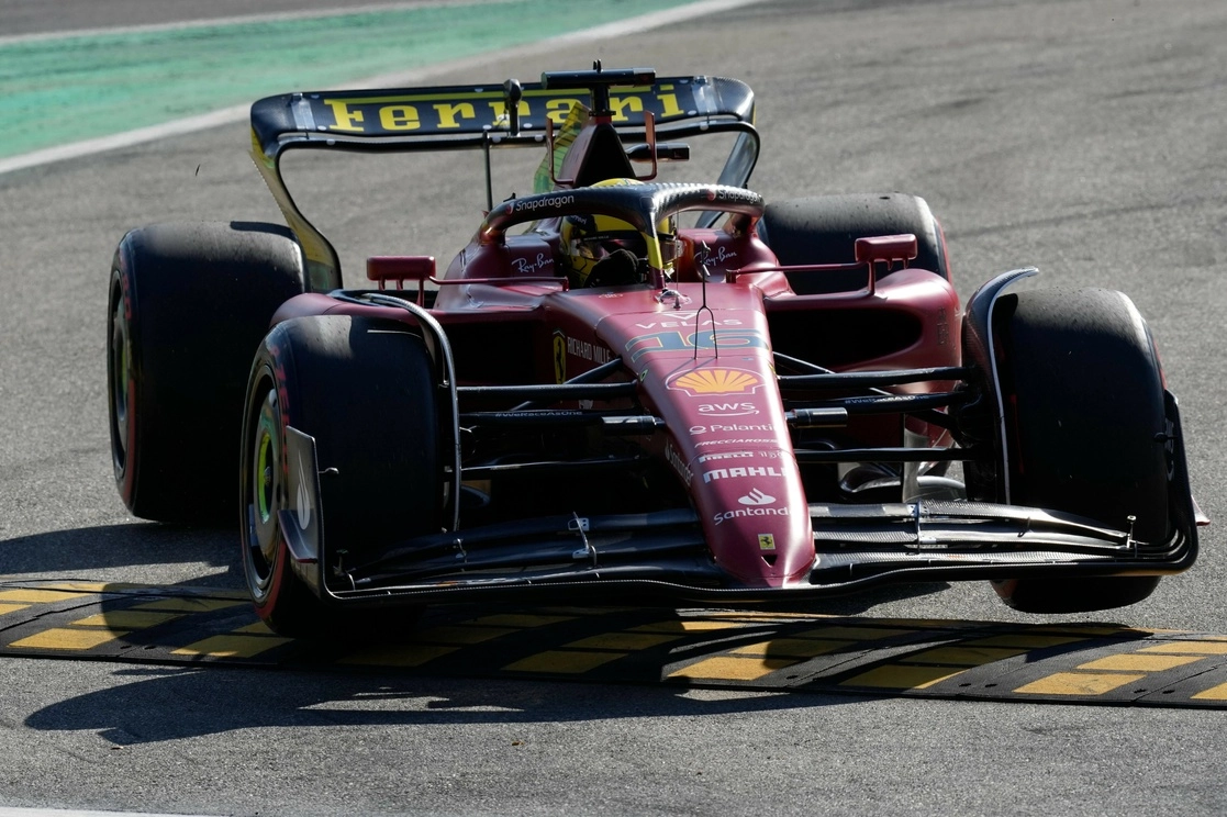 Charles Leclerc logró la vuelta más rápida en las pruebas clasificatorias del GP de Italia. Foto Ap 