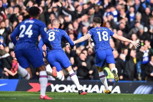 Olivier Giroud, del Chelsea celebra su anotación ante el Tottenham, en la fecha 27 de la Premier League. Foto Afp
